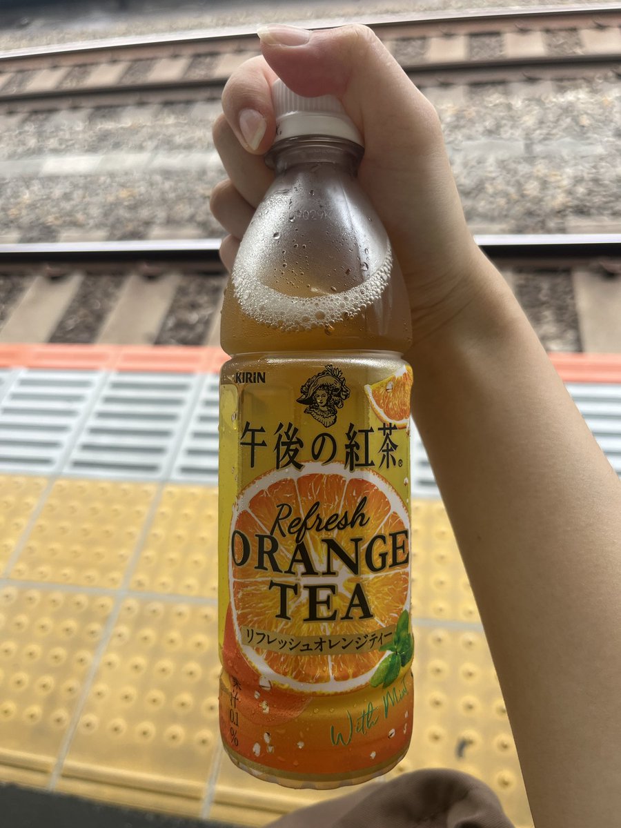 merumeru__0119's tweet photo. 滅多に自販機で甘い飲みもんを買わんけど
食事の代わりに買ったコレは美味しかった https://t.co/aVYg5HM53G