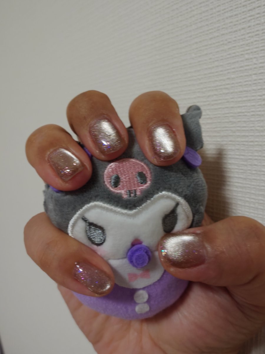 Emu_s19's tweet photo. ネイル新しくした

ベージュなんだけど、ピンクに見える？

何故か右手の人差し指が取れやすいんだよなぁ…🤔
ショートネイルなのになんでだろ？

ジェルネイルってちゅるんとしててやっぱり可愛い♡ https://t.co/iSbvAxyMF0