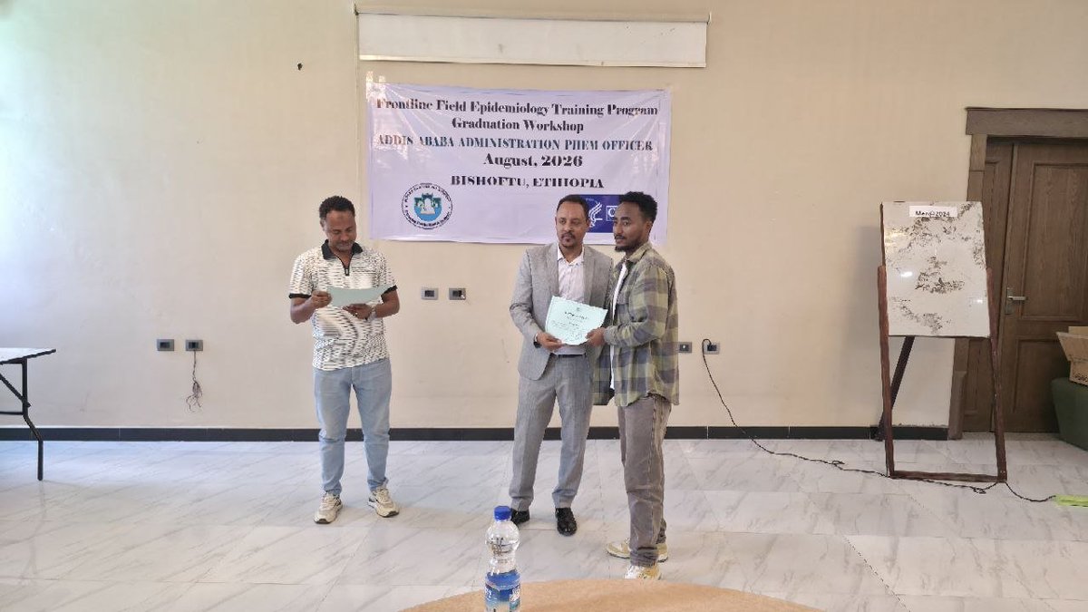 EPHIEthiopia's tweet photo. ከአዲስ አበባ የተለያዩ ወረዳዎች የተውጣጡ 37 የሕብረተሰብ ጤና አደጋ ቁጥጥር ባለሙያዎች የFrontline Field Epidemiology Training Program አጠናቀው ነሐሴ 22 ተመርቀዋል።
https://t.co/GDRmuS6j1Jከአዲስ-አበባ-ከተማ-አስተዳደር-ለተውጣጡ/
https://t.co/DbTIV9Jx3d https://t.co/i9IqI1uNKh