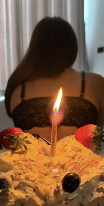 daily_magazin's tweet photo. Amerikalı içerik üreticisi Lala, doğum gününü pastasını kalçasında ta��ıyarak kutladı. https://t.co/V2rDComo0C