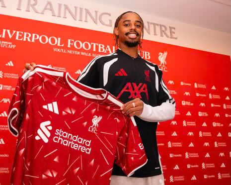 DaGamesGone's tweet photo. Waste £120m on Wirtz.

When it doesn’t work, waste another £110m on Barcola.

Liverpool FC.

The Game’s Gone. https://t.co/ccdpp0JWVd