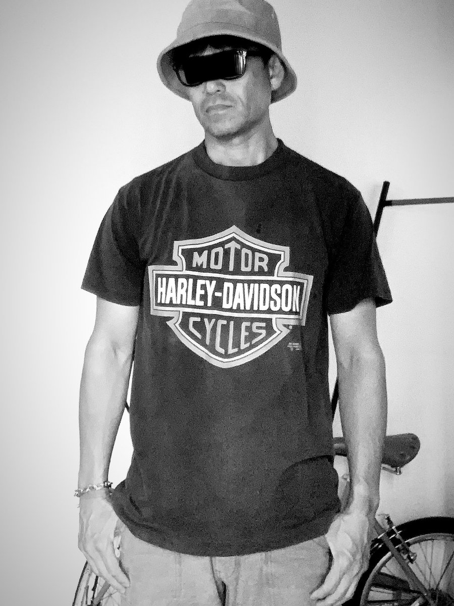 BritniBebe7yl's tweet photo. You don’t ride a Harley 🏍️, so why wear a Harley T-shirt? ”
“You don’t listen to heavy metal 🎸, so why wear a rock T-shirt? ”
I overheard someone saying this... Why not just wear what you like? ^ ^ https://t.co/i3gVAIuqB3