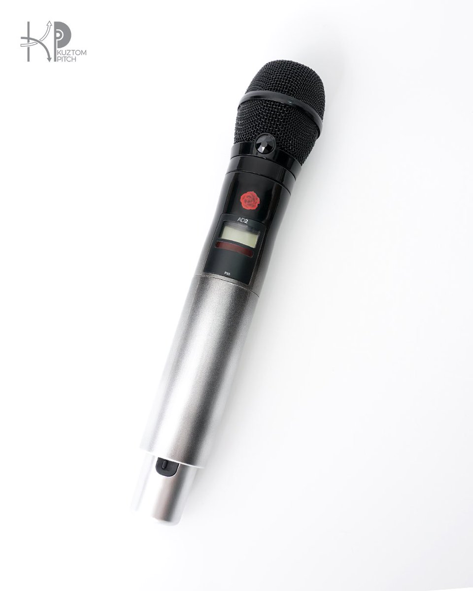 KuztomPitch's tweet photo. K. Singto’s uses a Gradient Black to Silver Metallic finish with the "Rose" and "JINX" logos. 🌹

#SingtoPrachaya https://t.co/gGnMKb5gUY