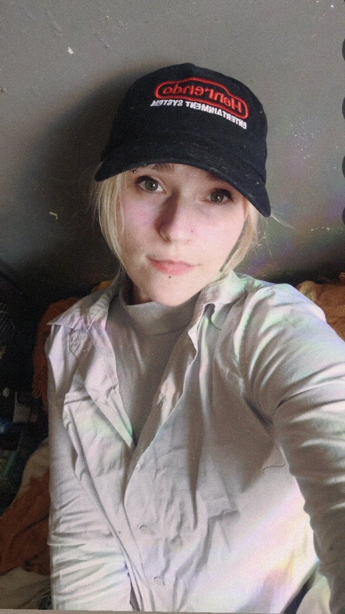 SophieStonexii's tweet photo. Vanessa wants you to go vote 🐰🐊 https://t.co/aVTK7RPMbP #andrewyoutooz #fnaf @youtooz https://t.co/VEZFvmu3Si