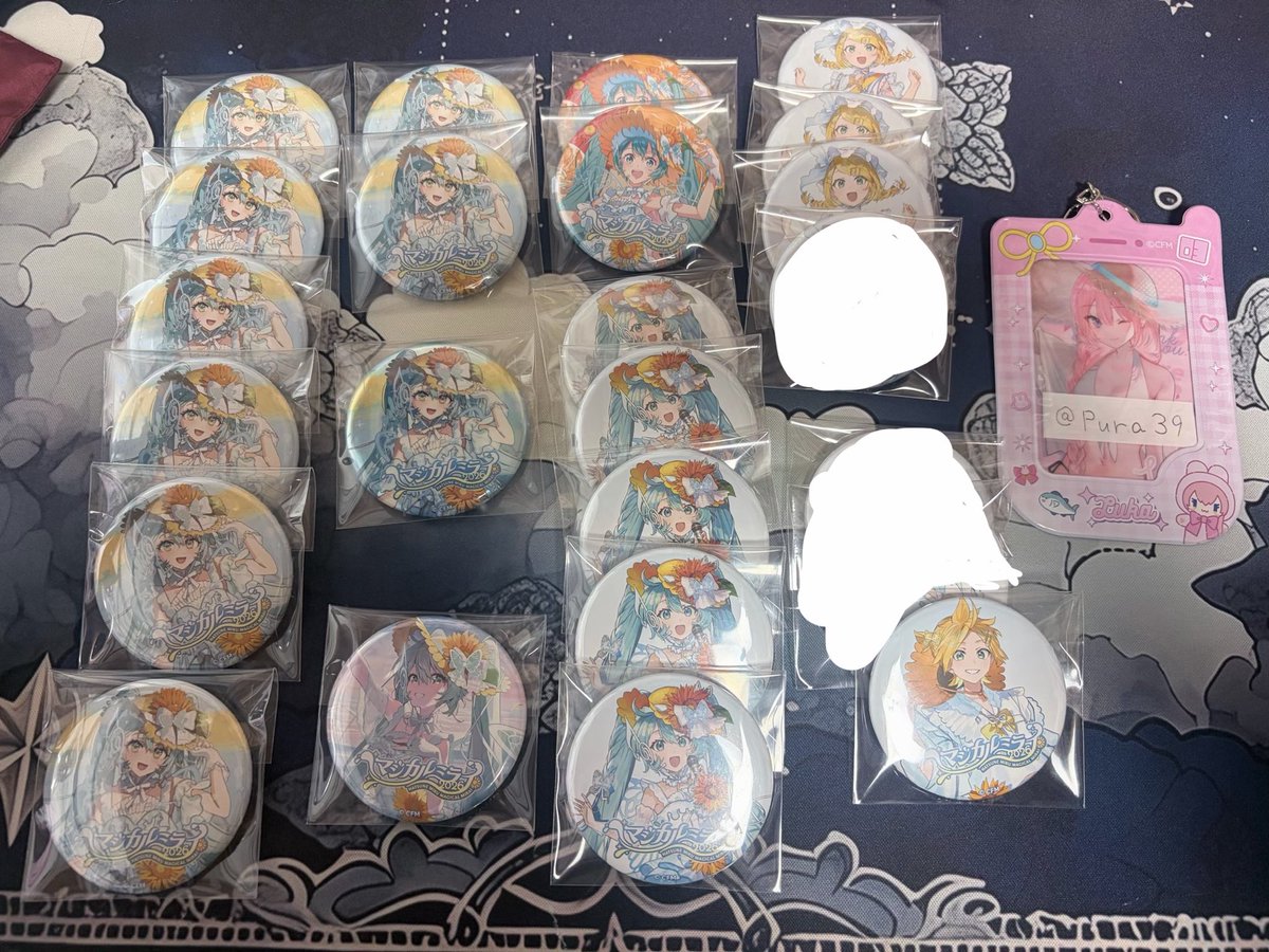 pura39's tweet photo. 【交換 マジカルミライ　マジミラ2026 缶バッジ 】

譲:初音ミク メイン シクレ 緜 加藤アカツキ Lowro 鏡音リン レン

求:巡音ルカ>>>定価買取（🔴、🟠のみ）

「郵送」または「池袋手渡し」での交換が可能です
なるべく複数個の交換希望/無印 は🔴、🟠と含めての方優先

お気軽にお声掛けください🌸 https://t.co/jkequP6Xro
