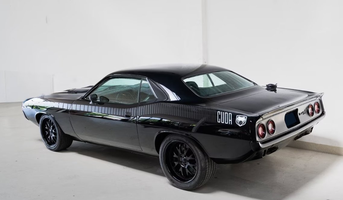 TimTallen's tweet photo. Plymouth Barracuda V10 Restomod🖤🖤🖤 https://t.co/1HKUlTg5Ra