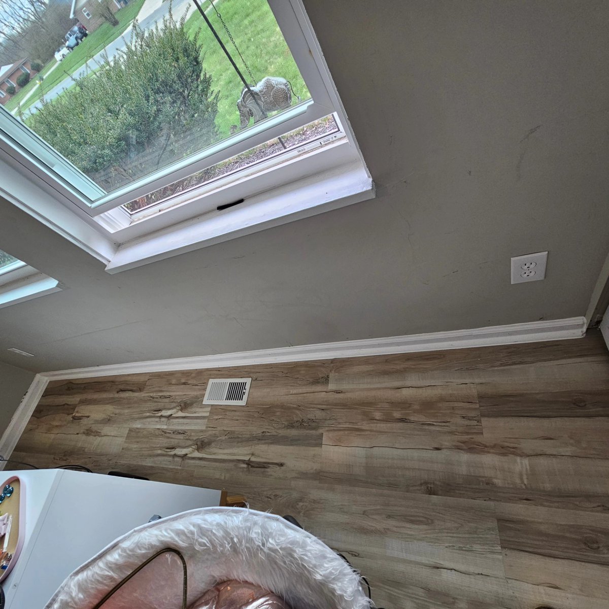 IsabellaDripnf's tweet photo. Not bad for a window guy. The contractors were moving too slowly, so I finished the flooring myself. Baseboards and quarter round are done, with caulk sealing the walls, baseboards, and floor for waterproofing. https://t.co/EpwC40w39v