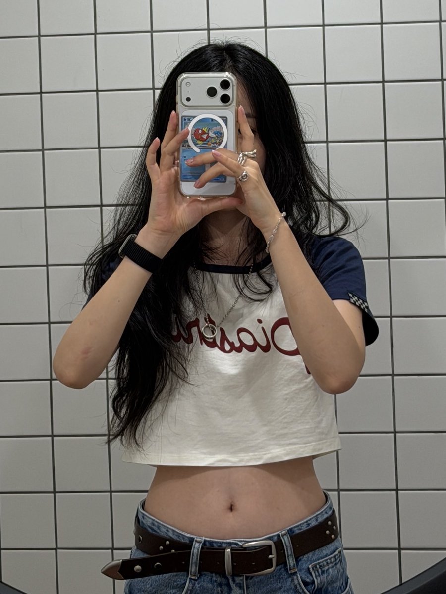 deodeokgui's tweet photo. 오스카 스토어 후기

사진 도용하지 말아주세요 🙏

world circuit crop tee (xs)
당연한 이야기지만 노출이 부담스러운 분들에게는 추천드리지 않습니다. 제 체형에는 손 들어도 가슴 보이는 일 없었지만, 저랑 체형이 다르신 분들은 사이즈업 하시는 것도 추천드려요
+ https://t.co/HHvxfcb92P