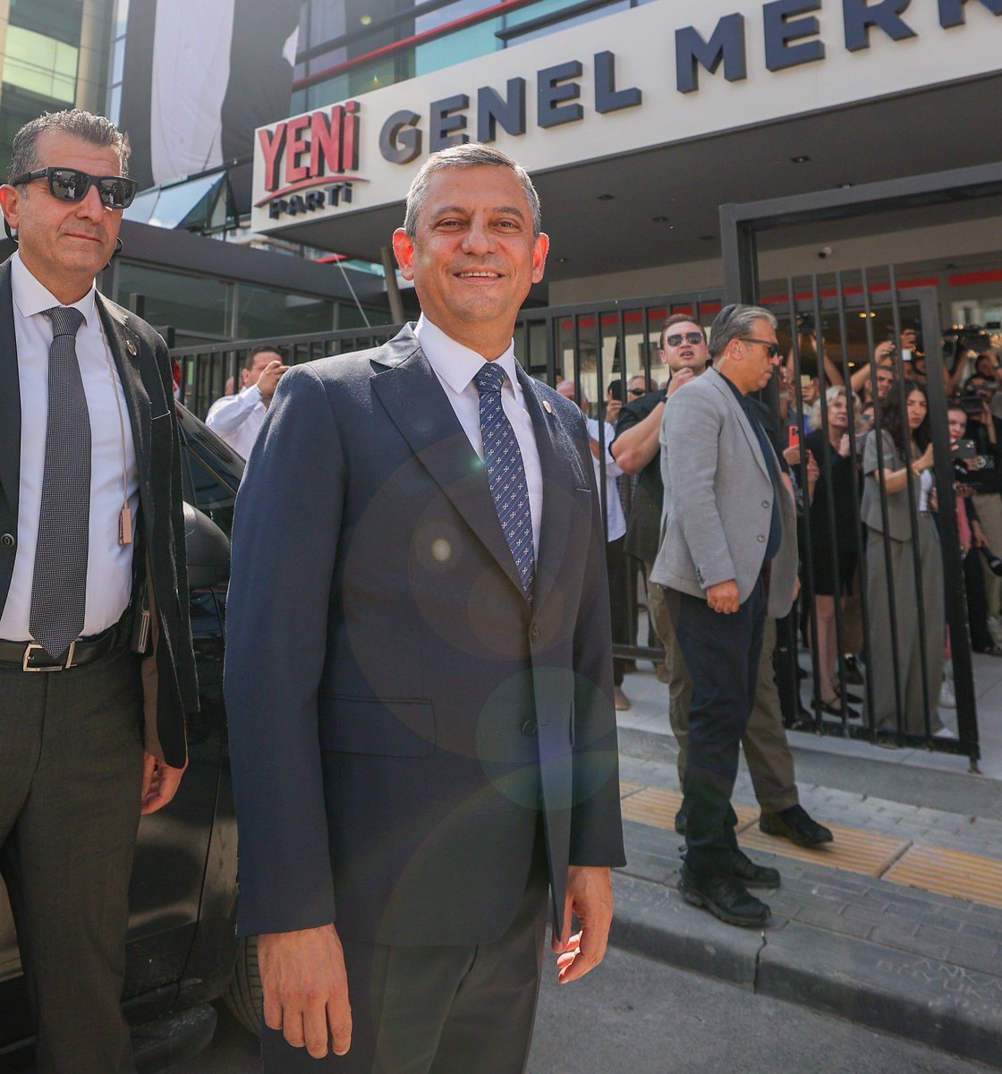 gulsum_khrmn's tweet photo. Otobüsü de aldık, binayı da kurduk 
Şimdi de bu güzel gülüşlü başkanımızın YENİ Partisini iktidara taşıyacağız.🧿 https://t.co/luKmRBJ43z