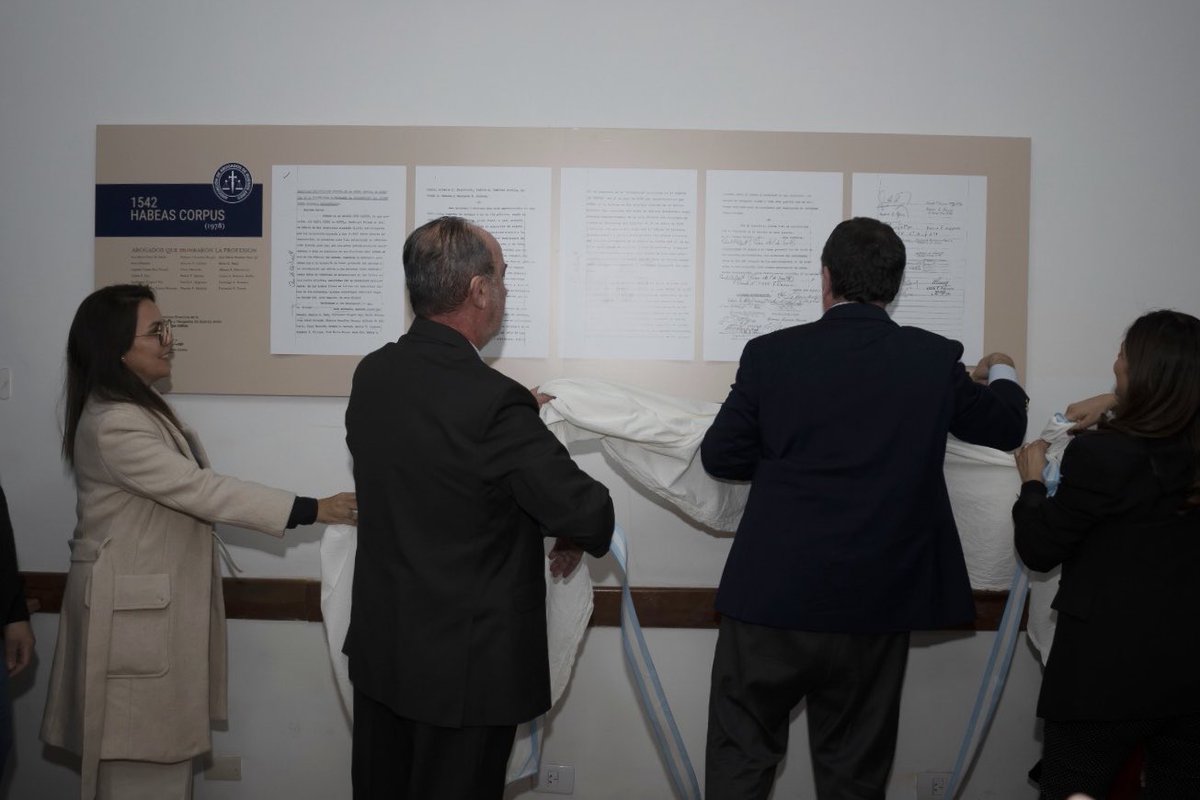 JuampiZanetta's tweet photo. El hábeas corpus presentado el 28 de noviembre de 1978 fue patrocinado por:
Raúl Alfonsín Augusto Conte Mac Donell Carlos S. Fayt Guillermo Frugoni Rey María Florentina Gómez Miranda Roberto González Bergéz Alfredo N. Galletti Oscar Mancebo Rafael T. Marino Emilio F. Mignone Ricardo F. Molinas José María Monner Sans Boris G. Pasik Alberto P. Pedroncini Carlos A. Ramírez Abella Domingo A. Romano Fernando E. Torres