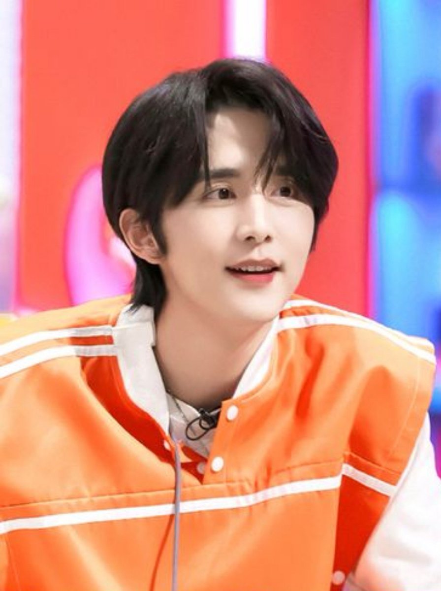 xinchengverse95's tweet photo. He’s so handsome 😭✨
#ZhangXincheng #张新成 #장신성 https://t.co/WVD4K73urA