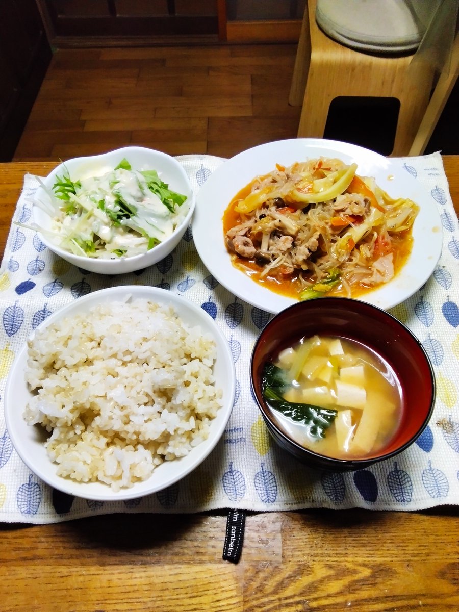 hilltop_okko's tweet photo. 今日で8月も終わり。夜になってザーッと雨が降って、少しだけ地面に潤いが☔香椎参道沿いのロイヤルホストが今日で閉店。50年目だそう。最後に一度行こうと先週行ったら激混みで断念🤣やっぱりちょっと寂しい。
最近は町の変化が激しくて、
「前ここ何だったっけ？」
が増えてます🤣 https://t.co/QQvAHGbEDB