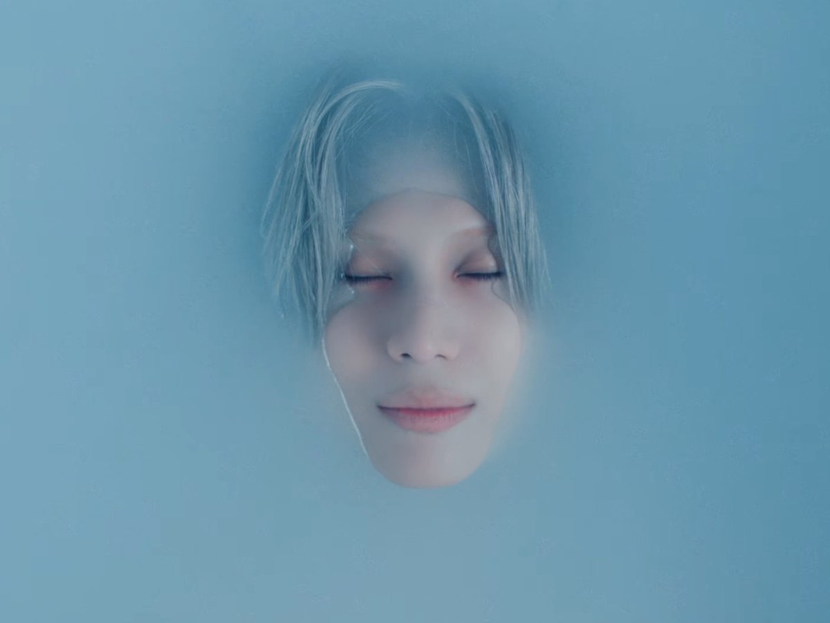 FleurdeNeige10's tweet photo. #TAEMIN’s #FLOAT &amp; PYGMALION: When the Creator Meets His Creation 🧵

1/ Taemin’s FLOAT visuals reimagine the myth of Pygmalion - exploring the blurred boundary between artist, artwork, and living body. https://t.co/4lO6Pqlc49