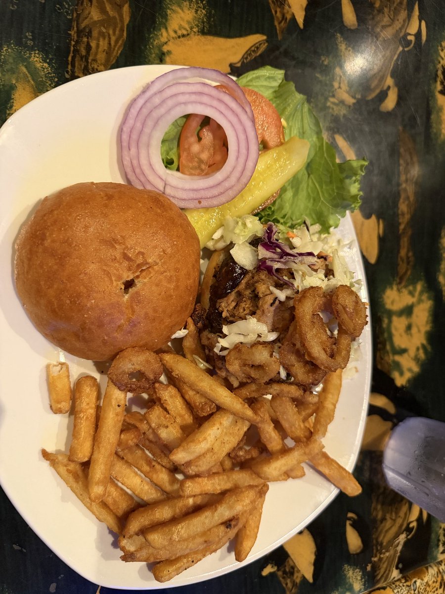 mart5vn's tweet photo. rainforest cafe #foodtwt https://t.co/AnB6wBtslJ