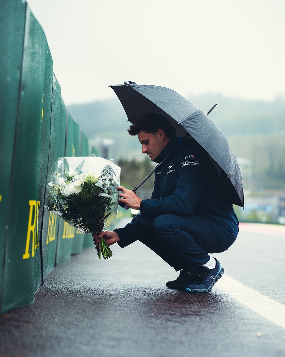 VicMartinsInf's tweet photo. On ne t'oublie pas Anthoine 🕊️💜

#AH19 https://t.co/Fc1tz5nnww