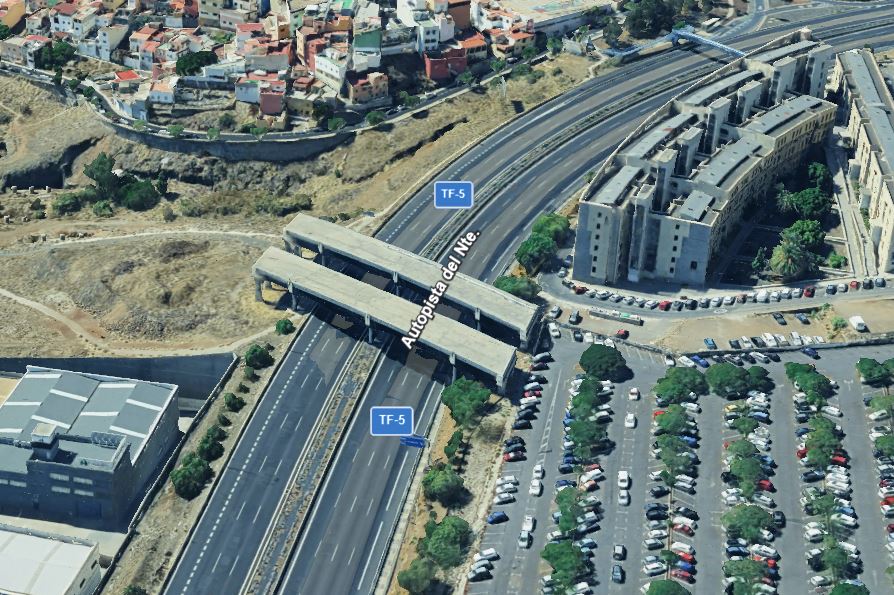 LexGrate's tweet photo. Tenerife, la isla de los puentes inacabados que no van a ninguna parte. Y los que no he puesto... https://t.co/phvnF4dpde