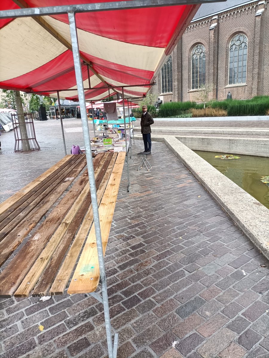 Livingcreatur3's tweet photo. Two market stalls. 
A father and his son. 
A table full of books. 

I thought I was there to sell books. 

I didn’t realize I was writhing one of the most important chapters of my life. 

Some lessons can’t be found in books. 
They’re passed from father to son. https://t.co/2xUGZP2fes