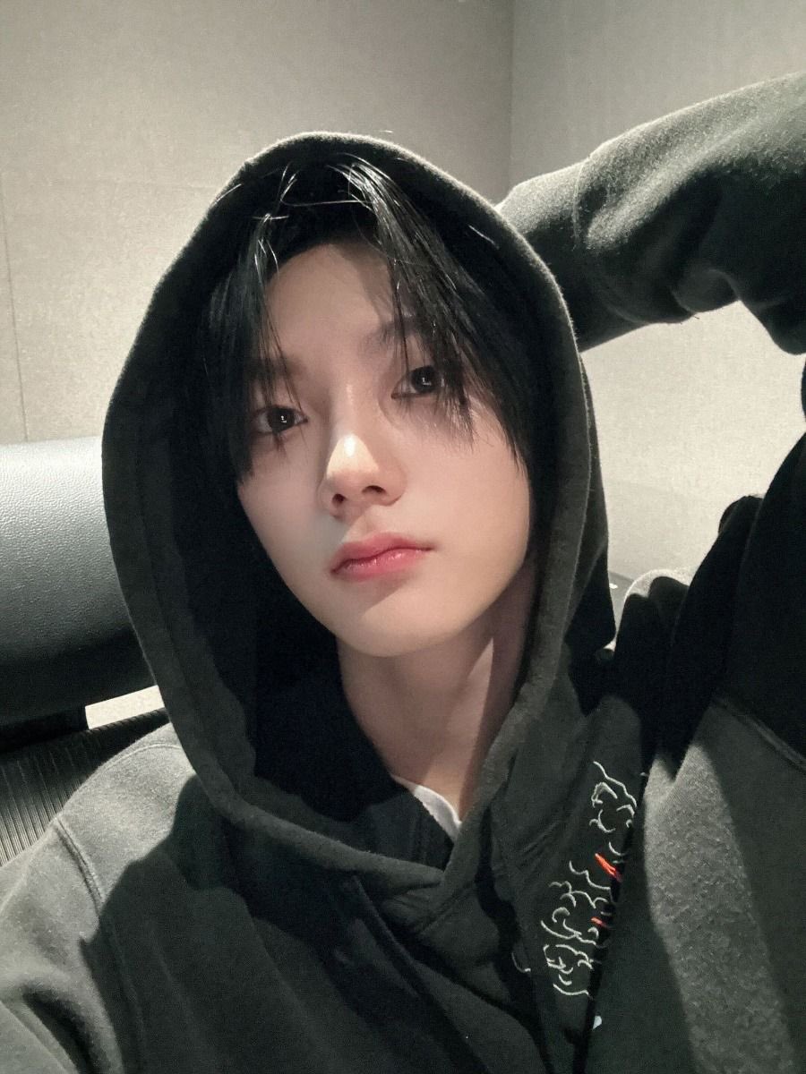 kitthingg124's tweet photo. @ko32ii 셀카를달라…………….. 배급해주세요.. https://t.co/dhfcu0Ozaj
