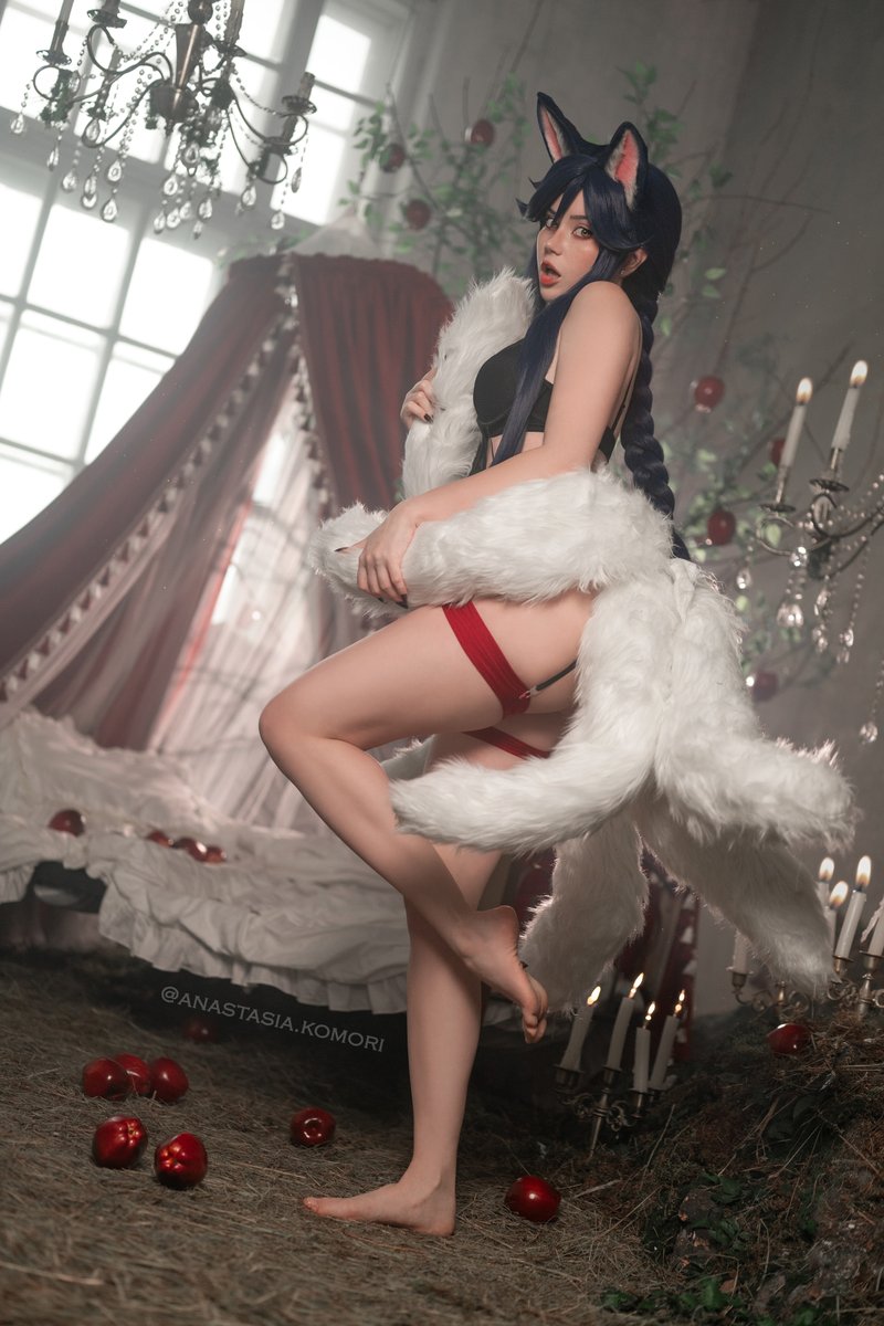 KomoriAnastasia's tweet photo. Too many tails? I think it's just right 🔥 https://t.co/GTIQnOmWXF