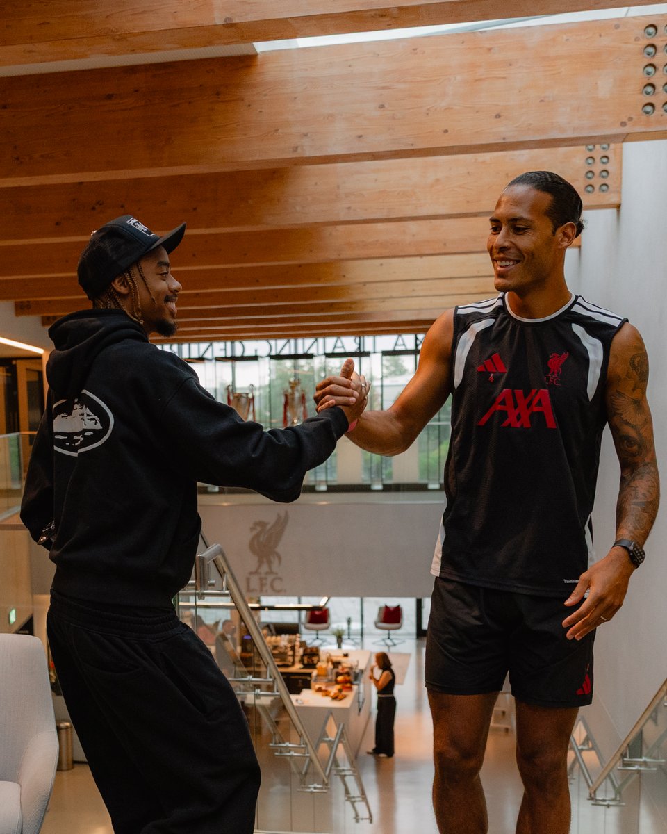 LFC's tweet photo. BB 🤝 VVD https://t.co/U0Hz1ybL8u