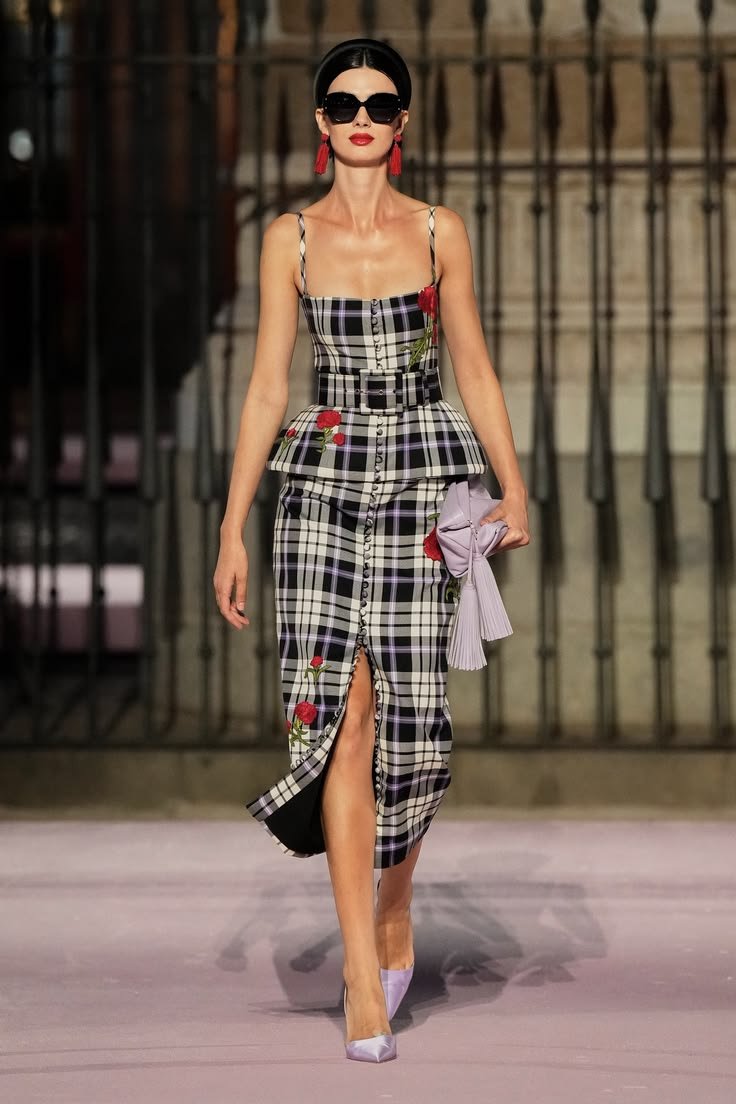 allurehaven's tweet photo. Carolina Herrera https://t.co/SfpawIRpGn