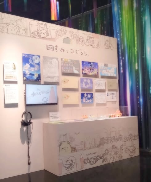 kumimaru's tweet photo. 東京工芸大学同窓会創立100周年記念展「ノイズが才能になる日」入場無料で9/12まで開催しています。
展示はクリエイティブディレクターで関わった「映画 すみっコぐらし」からご提供を頂いて、設定画や絵コンテなどを公開しています。
東京工芸大学の同窓生の展示もとても見応えがありました https://t.co/iRskwfpHKs