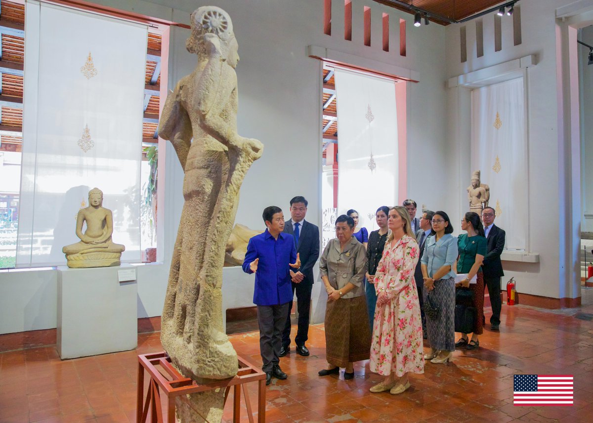 ECA_AS's tweet photo. A nation’s cultural heritage belongs to its people – not traffickers.

Proud to meet with Minister of Culture Dr. Sackona Phoeurng and reaffirm America’s partnership with Cambodia to protect its extraordinary cultural treasures.

Preserving history. Protecting sovereignty. Strengthening our partnership. 🇺🇸🇰🇭