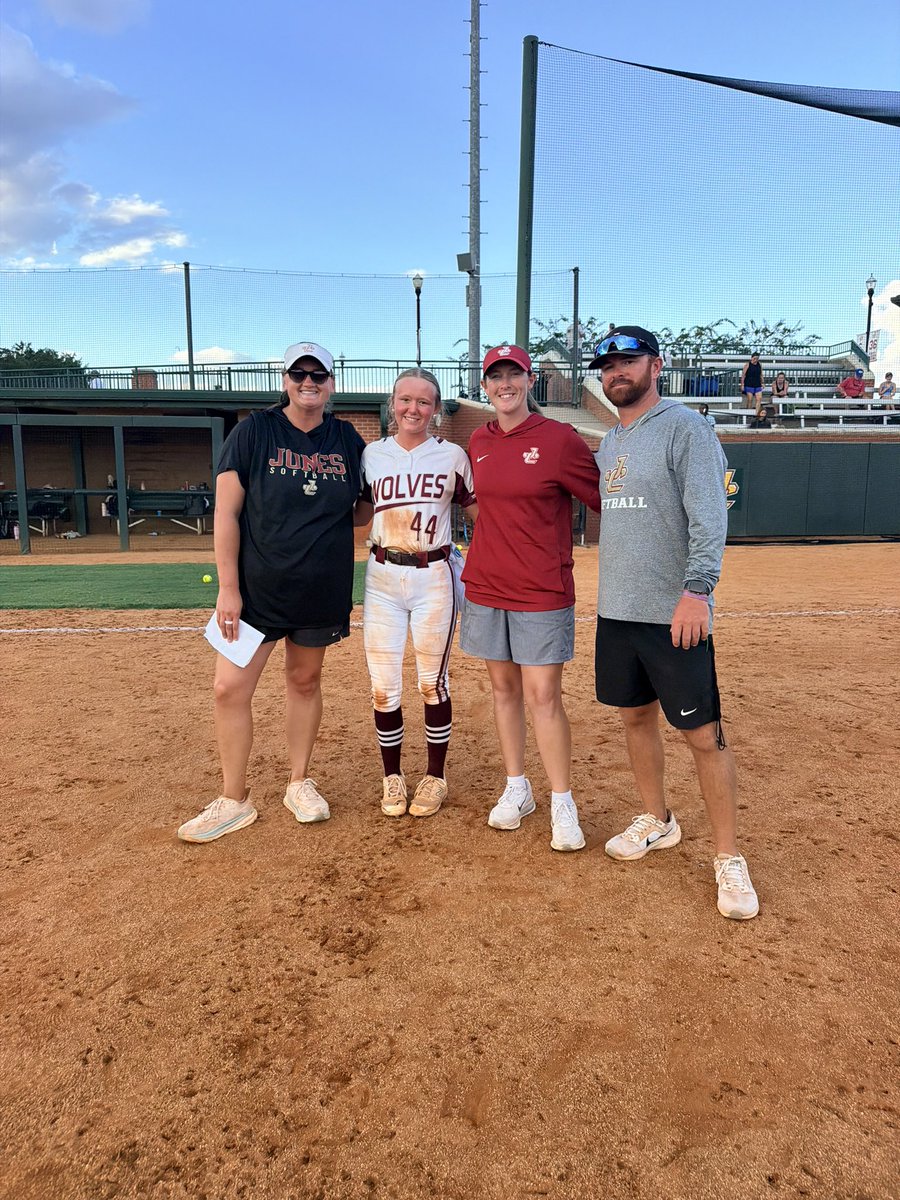 RandiLynStevens's tweet photo. Had a great time yesterday at @JC_BobcatsSB !! Thanks so much to @JC_CoachTDEW for allowing me to use the facilities and the opportunity to grow! https://t.co/49qjBFoynX