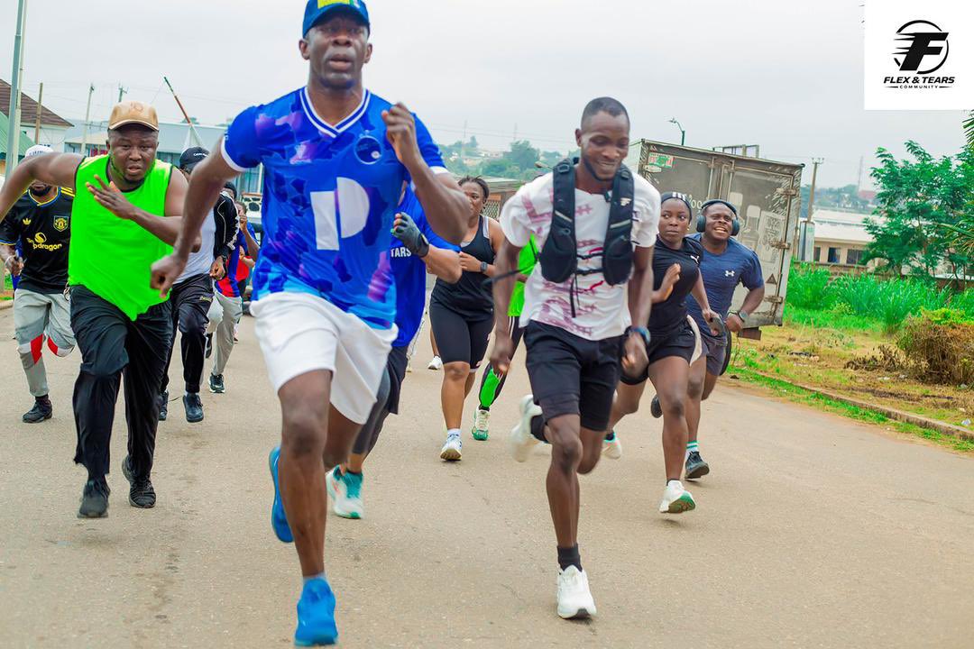 3scfanstv's tweet photo. A FAN IN THE THREAD 🔵👕

A thorough Shooting Stars fan and he’s loving the 3SCFansTV #NPFL27 Fan Apparel too 

The love for the Oluyole Warriors cuts across all walks of life.

Wear yours with pride. 

Up Shooting 💙

Supported by @mydniapp, our headline partner for the season. https://t.co/htjCfyeKNq