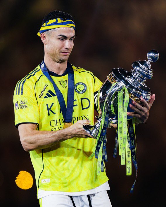 i3ziz77's tweet photo. 6 شهور مع الهلال بطولة       4 سنوات مع النصر بطولة https://t.co/vlkiQXD0GV