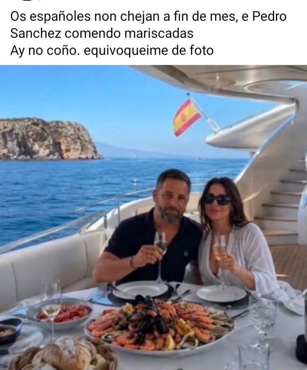 MonchoGallecia's tweet photo. Os que madrugan !! 

PD .. Falta Alberto que non foi de vacacions porque non quixo 😏 https://t.co/D0p2qBWef2