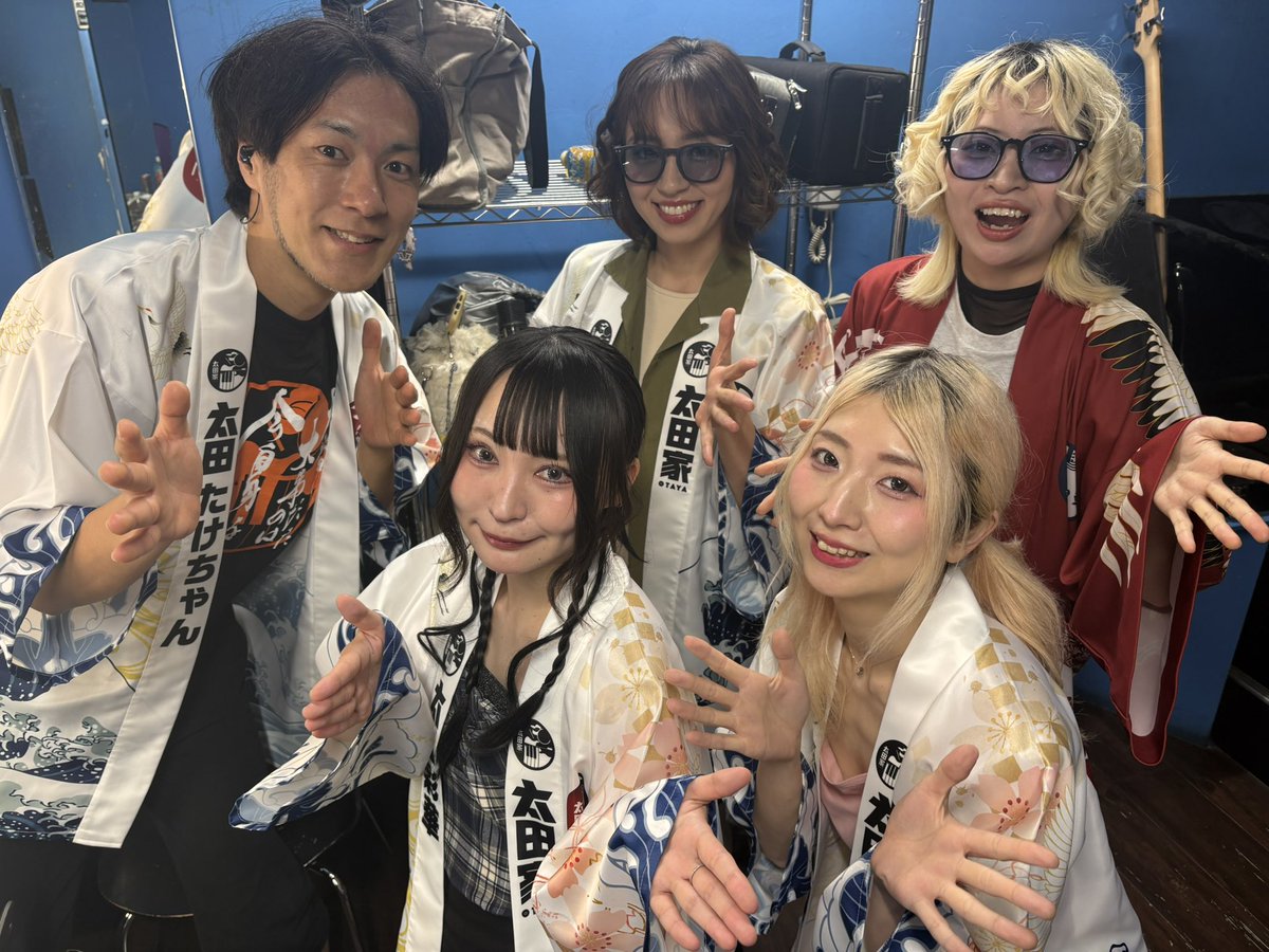 miri_fujishima's tweet photo. 共鳴でした！
#囁揺的音楽集団AsMR 
1曲目は久々のArk of chaos 
 #太田家 では太田みりおくんで出演させていただきました🎹
太田家は何度も客席後方で拝見してるけど、ステージから見るお客様の表情は本当に楽しそうでキラキラしてて最高だったー！ありがとうございました😎最後ご本人登場した😂？！ https://t.co/t13eqeL91B