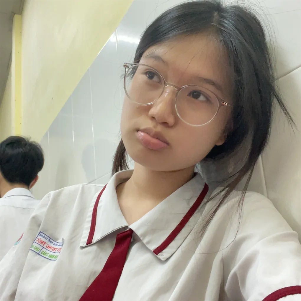 alice0zzz's tweet photo. ở trường với ở nhà 😔 https://t.co/lWAYhk9CY1