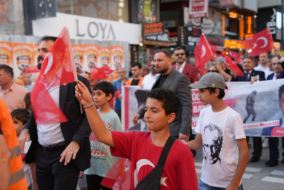 btpistgenclik's tweet photo. Büyük zaferin gururuyla, bir kez daha birlik ve beraberlik içinde caddelerdeydik.                                Nice bayramlara! https://t.co/2FUORKpyyS