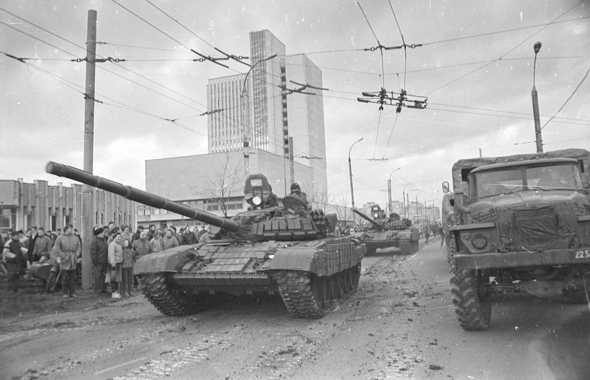 EUvsDisinfo's tweet photo. OTD in 1994, the last Soviet troops left Latvia and Estonia, bringing over five decades of brutal Soviet occupation to an end.

Thirty-two years later, Russia is once again trying to redraw Europe’s borders by force. https://t.co/LofefL23tS