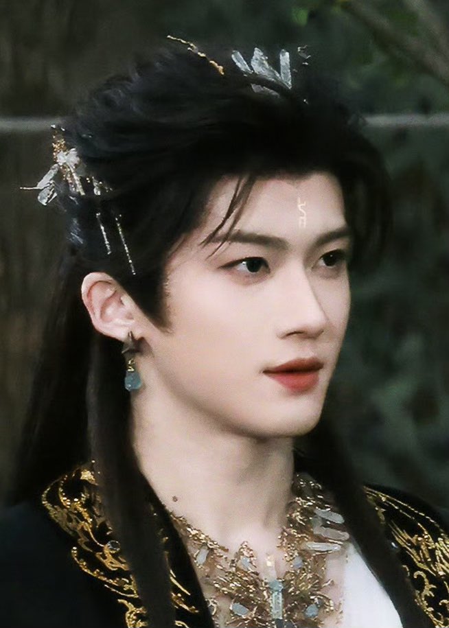 heartyanxn's tweet photo. i just noticed the mark on his forehead! 🥹 https://t.co/KE4FGb6Hjd