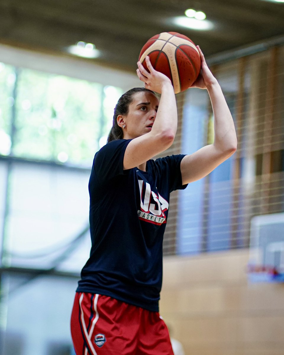 usabasketball's tweet photo. First shots up for CC12 in Berlin! 

🇺🇸 #USABWNT x @CaitlinClark22 https://t.co/o01RNcW4ey