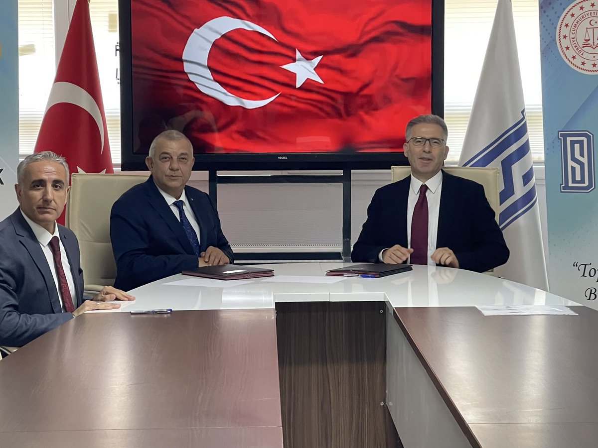 DuzceDsm's tweet photo. DÜZCE TİCARET ODASI İLE PROTOKOL.
Denetimli serbestlik tedbiri altında bulunan yükümlerin, ekonomik hayata aktif katılımlarının desteklenmesi amacıyla Düzce Cumhuriyet Başsavcılığı,  Denetimli Serbestlik Müdürlüğü Düzce Ticaret Sanayi Odası arasında işbirliği protokolü imzalandı. https://t.co/tiCjH0FrSL