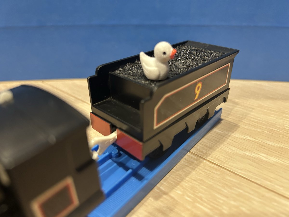 wd9pq's tweet photo. ドナルド、ギヤ割れしてるけど修理できそう
ガー子も作った https://t.co/ezRWhr9lZ1