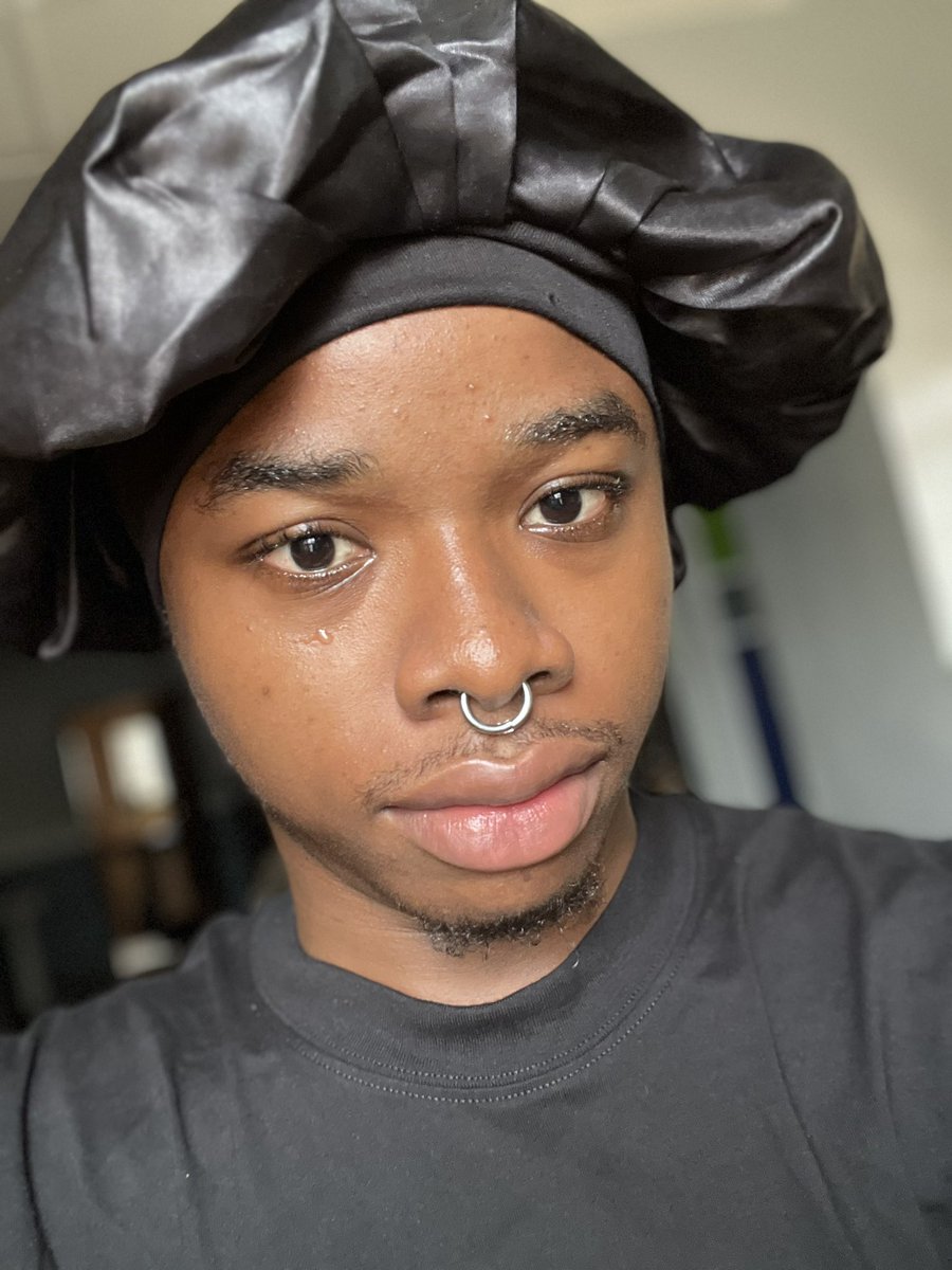 Dharmilolarr01's tweet photo. This is a call to my fellow atheists @DUkauwa94288 

Things are not going well for me, ngl look at how i look i need that madd glow up can you kindly send me $50 ? 

God bless you sorry ifa bless you 🙏 https://t.co/eoHdNryujN