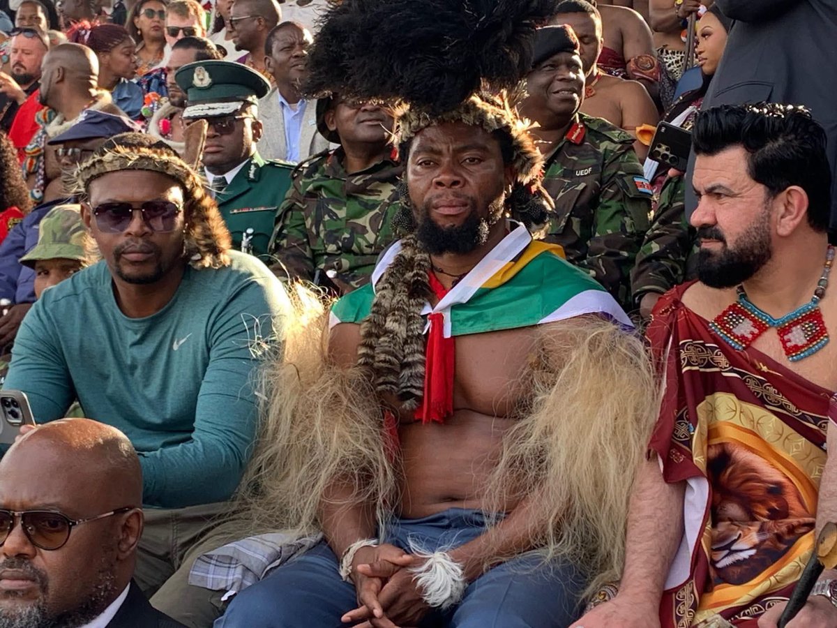 ZANewsFlash's tweet photo. PICTURE: Phakelumthakathi Ndabandaba is one of the South African guests attending the annual reed dance in Eswatini.
Although the Ndabandabas are originally from the Zulu kingdom, a significant number of them are found in southern Eswatini.

Picture: Eswatini Observer https://t.co/BS0gCHqRTC