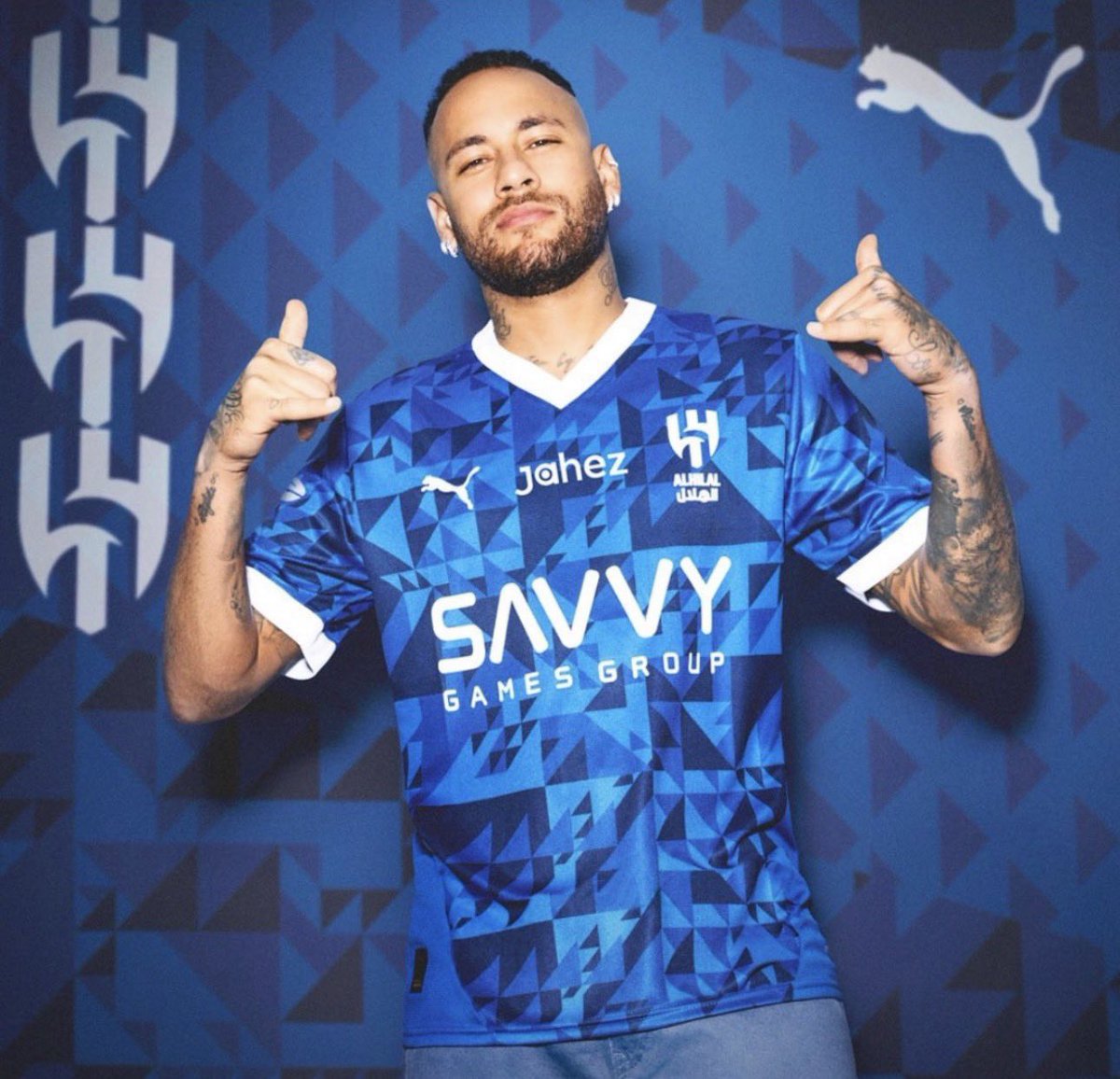 jh_8r's tweet photo. نيمار نجم البرازيل 🇧🇷 الأول وقع مع الهلال وغادر 
بنزيما أحد أساطير فرنسا 🇫🇷 وقع مع الهلال وغادر 

لم يحصلوا على مقام أعلى من مقام اللاعبين
لم يسمح لهم بأختيار اللاعبين والمدربين
لم يتم منحهم شارة القيادة كـ غيرهم 
لم يرفضوا مشاركة بعض المباريات
بل تمت محاسبة أحدهم على تأخير بسيط 

مثلهم مثل أي لاعب أجنبي اخر 
لأن هذا النادي العظيم جميع من هم فيه سواسيه

شكرًا نادي الهلال على هذه العظمة 💙