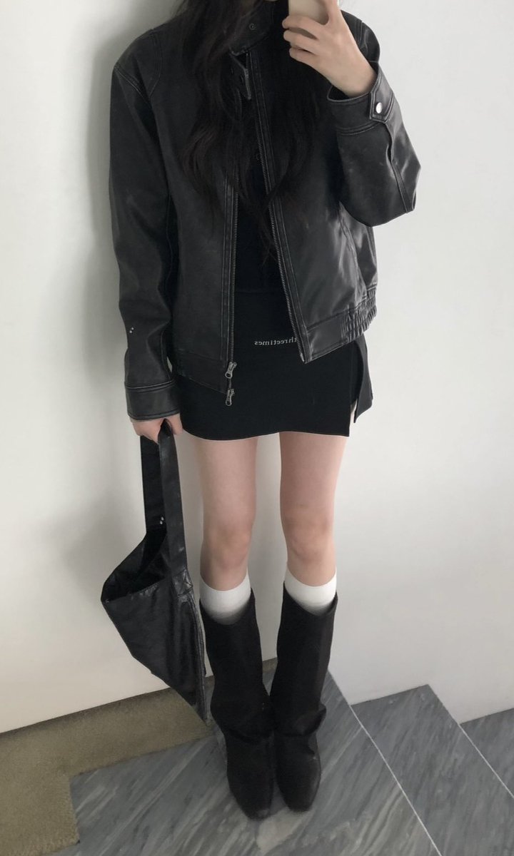 nvnokcha's tweet photo. ㄴㅁ 잘신고다님 
흰 양말이랑 같이 신어주면 더 예쁨,, https://t.co/MKEE06TDva