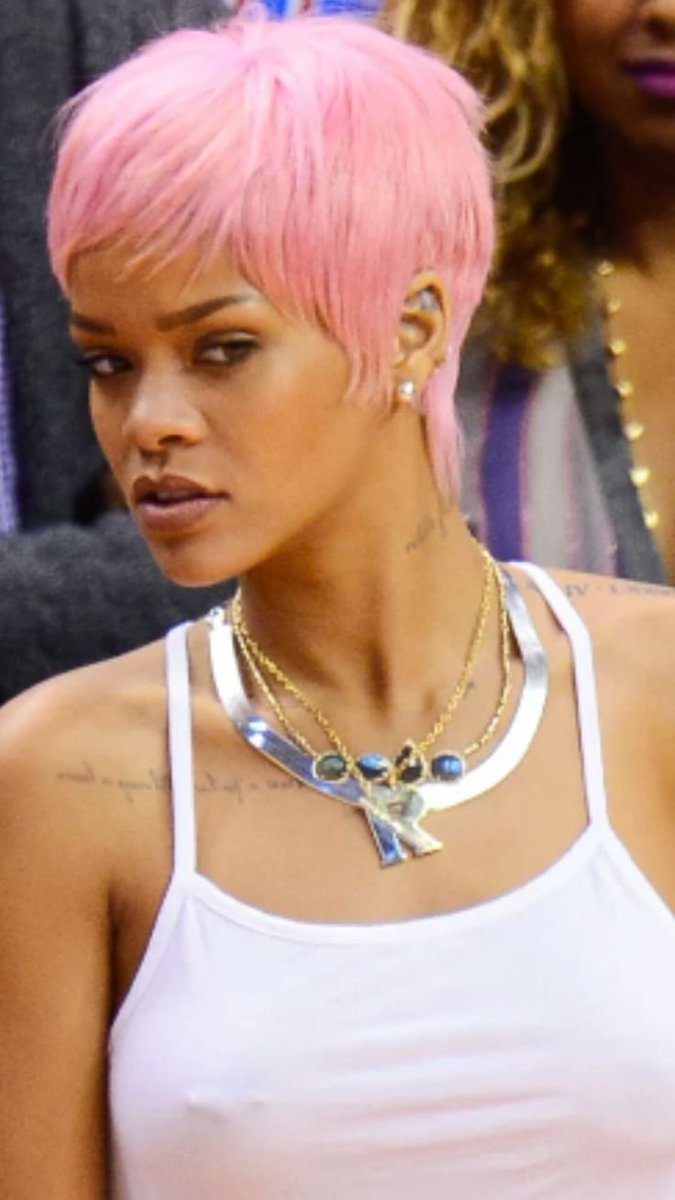 0nlynavy's tweet photo. Your daily dose of Rihanna. https://t.co/CYzrW6yK1R