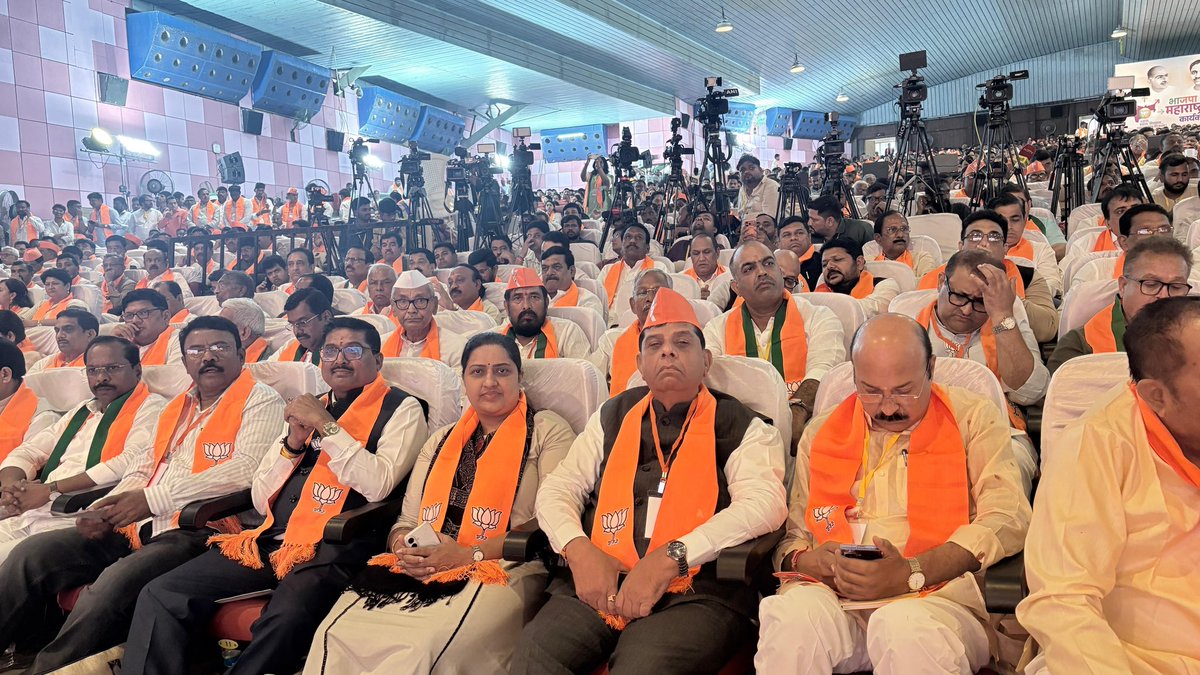 CSBThakur's tweet photo. पुणे येथे मुख्यमंत्री आदरणीय @@Dev_Fadnavis जी, पक्षाचे राष्ट्रीय सह-संघटन मंत्री आदरणीय @shivprakashbjp जी आणि भाजपा प्रदेशाध्यक्ष आदरणीय @RaviDadaChavan जी यांच्या प्रमुख उपस्थितीत भाजपा महाराष्ट्र प्रदेश कार्यकारिणीची बैठक संपन्न झाली.

आदरणीय देवेंद्रजींच्या मार्गदर्शनात आणि https://t.co/9Pb16Nv005