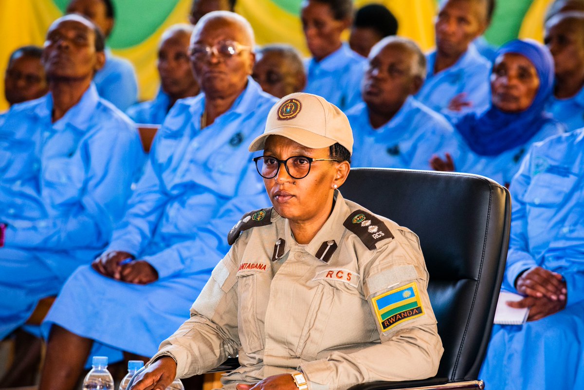 Unity_MemoryRw's tweet photo. 2/Aya mahugurwa azamara iminsi 24, yateguwe ku bufatanye n'Urwego rw’u Rwanda Rushinzwe Igorora (RCS) mu rwego rwo gufasha abagororwa kongera kuba Abanyarwanda bakunda Igihugu cyabo, basigasira #Ubumwe n’#Ubudaheranwa bw’Abanyarwanda. https://t.co/YFNqIbNg4K