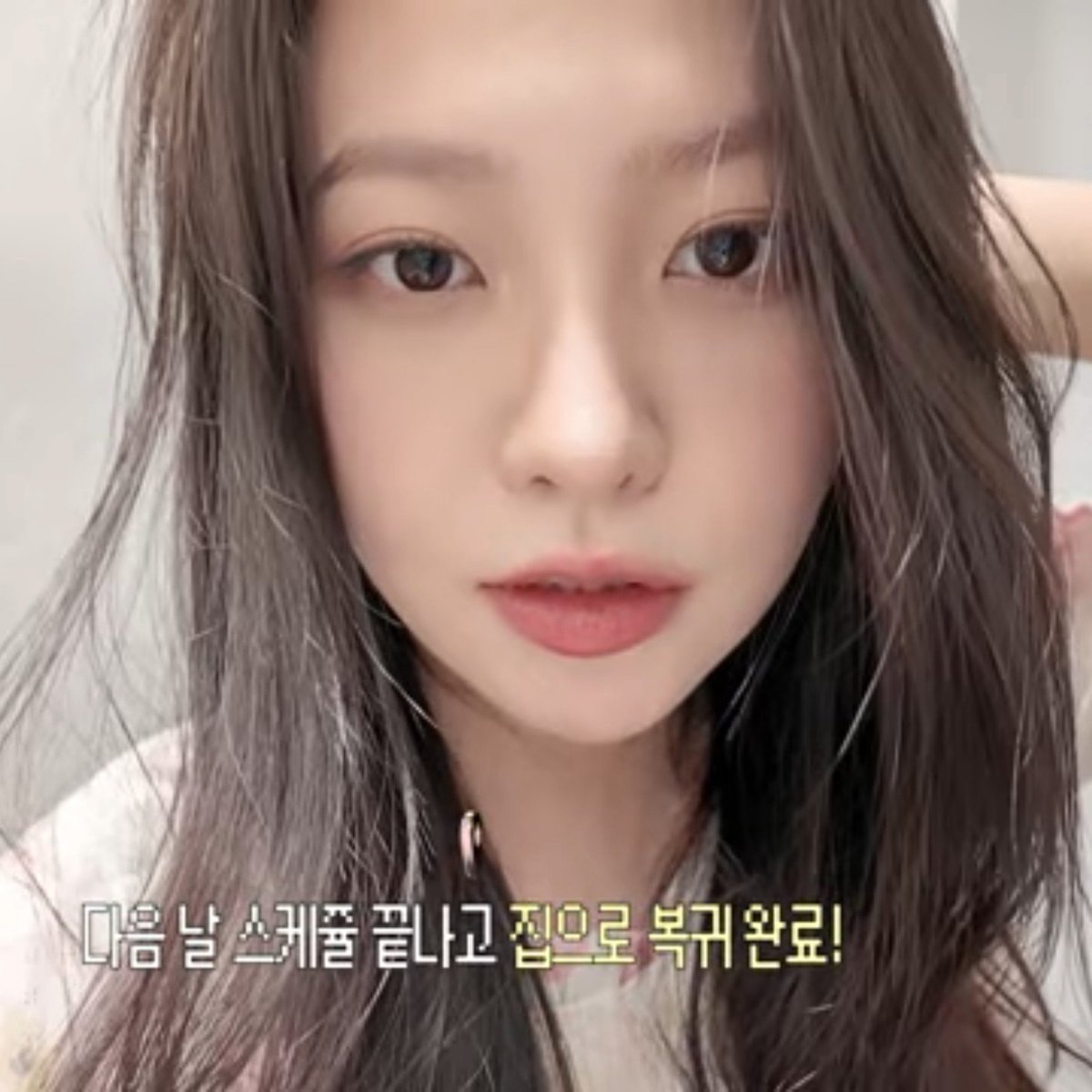 dk__blue's tweet photo. Why does Yeri look like Irene here?! Am I tripping or do y'all see it too???😭 https://t.co/93MRZsupQr