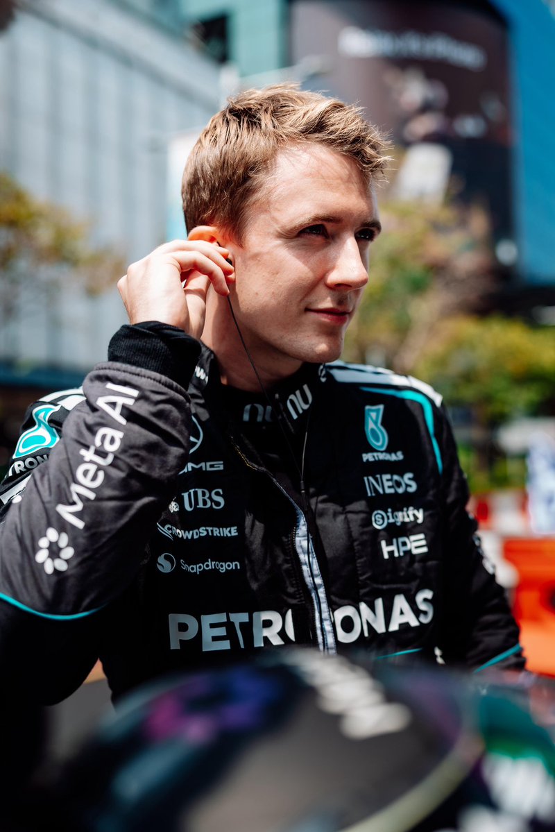 frederik_vesti's tweet photo. Left my mark on Orchard Road… or a few marks. 🍩😅

An amazing 48 hours in Singapore, launching the @MercedesAMGF1 x Adidas Vanda Bloom collection!

So good to meet so many fans, drive two iconic cars and have some fun behind the wheel. See you soon,  Singapore. 💜 https://t.co/N3052EGxoe