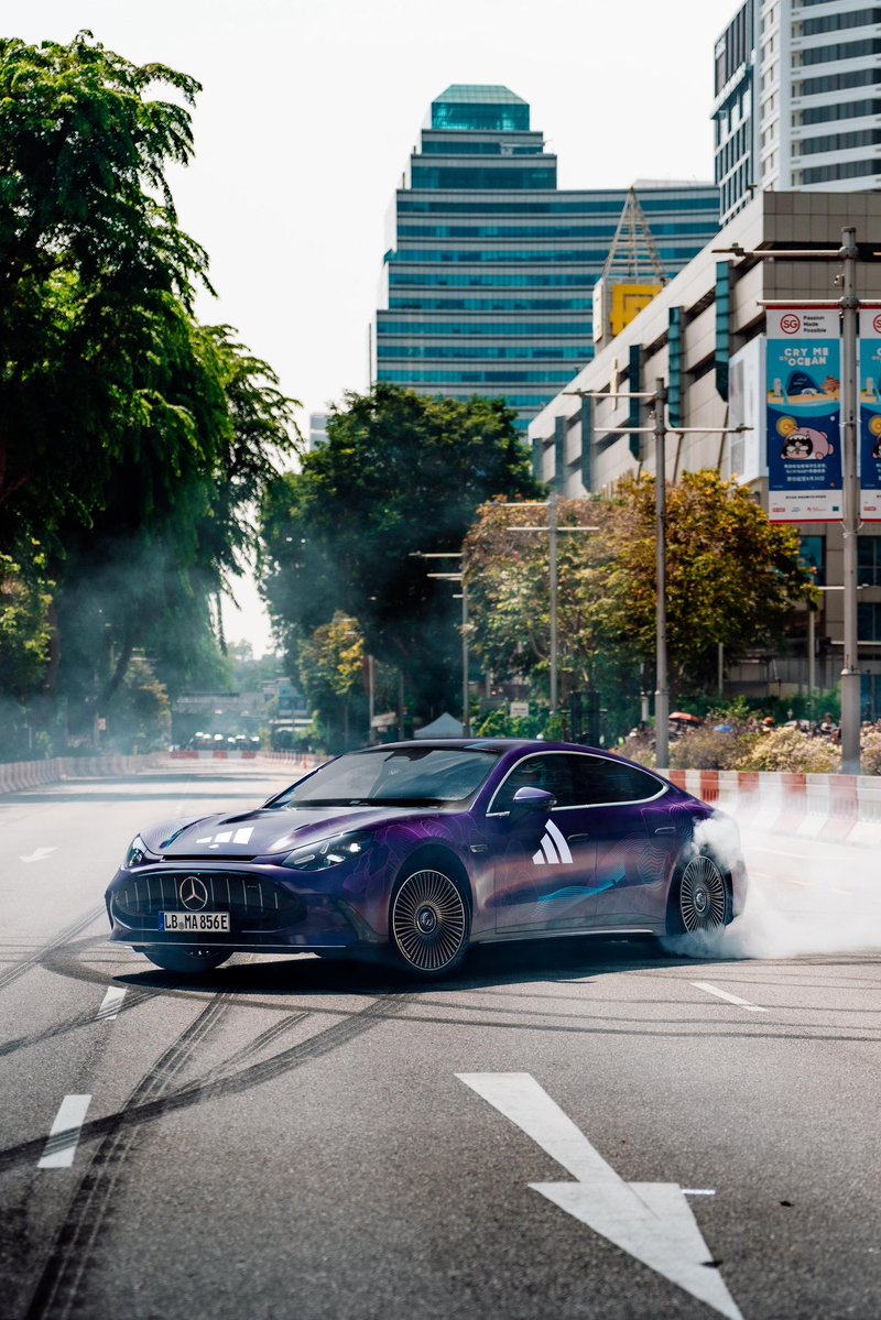 frederik_vesti's tweet photo. Left my mark on Orchard Road… or a few marks. 🍩😅

An amazing 48 hours in Singapore, launching the @MercedesAMGF1 x Adidas Vanda Bloom collection!

So good to meet so many fans, drive two iconic cars and have some fun behind the wheel. See you soon,  Singapore. 💜 https://t.co/N3052EGxoe
