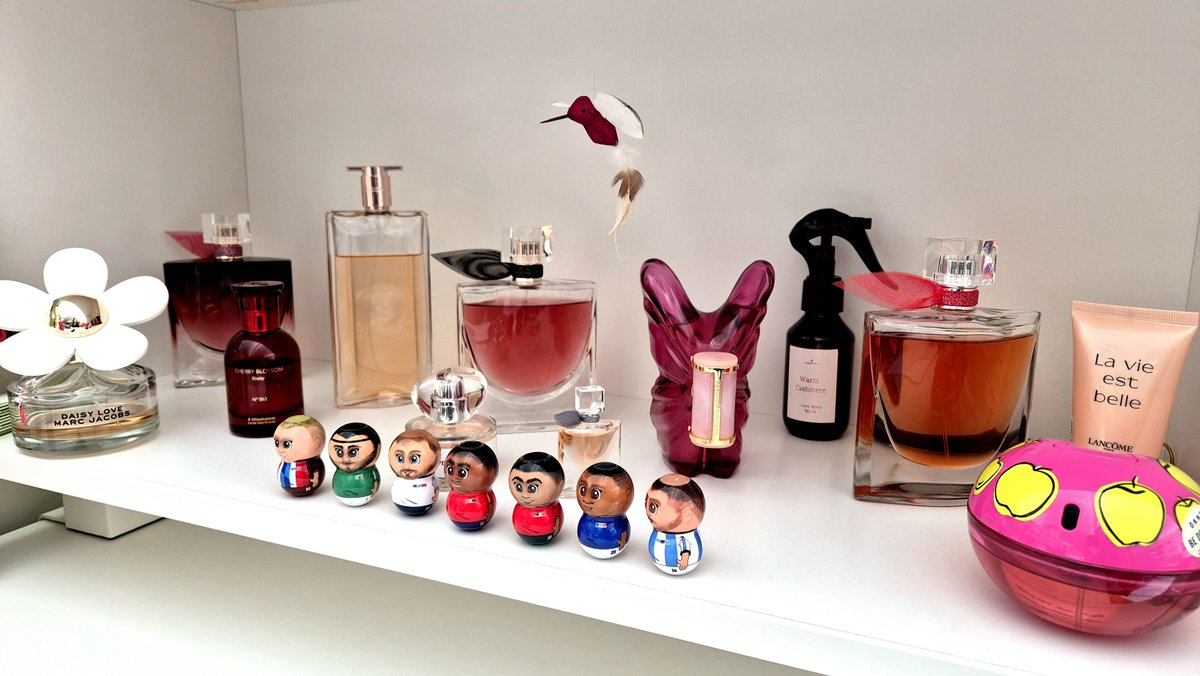 danlu25's tweet photo. Nos peinamos diferente porque perfume nuevo 

#Lunes y #RegresoAClases https://t.co/cFJaTiu4gw